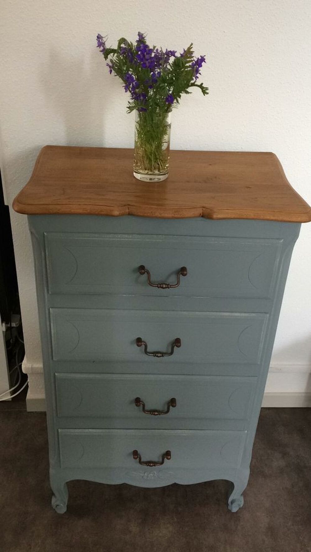 un chiffonnier en bois tr&egrave;s bon &eacute;tat Meubles