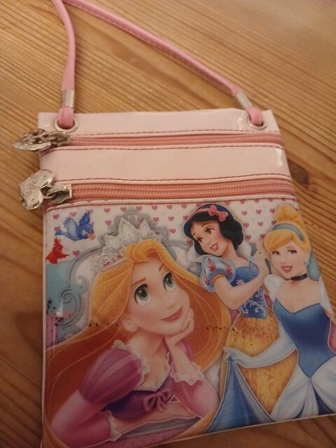 4 sacs pour fillette 12 Ch�teauneuf-les-Martigues (13)