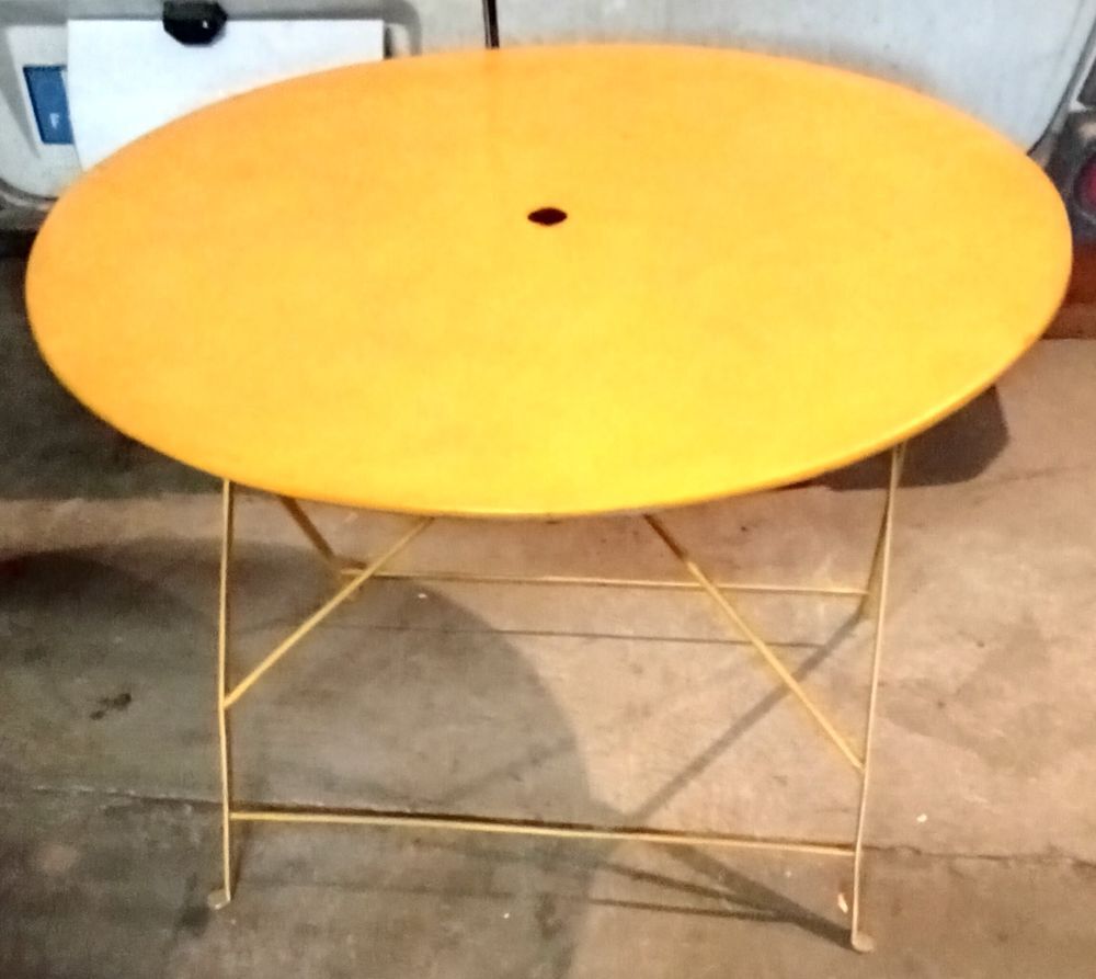 Salon de jardin fer forg&eacute; jaune Jardin