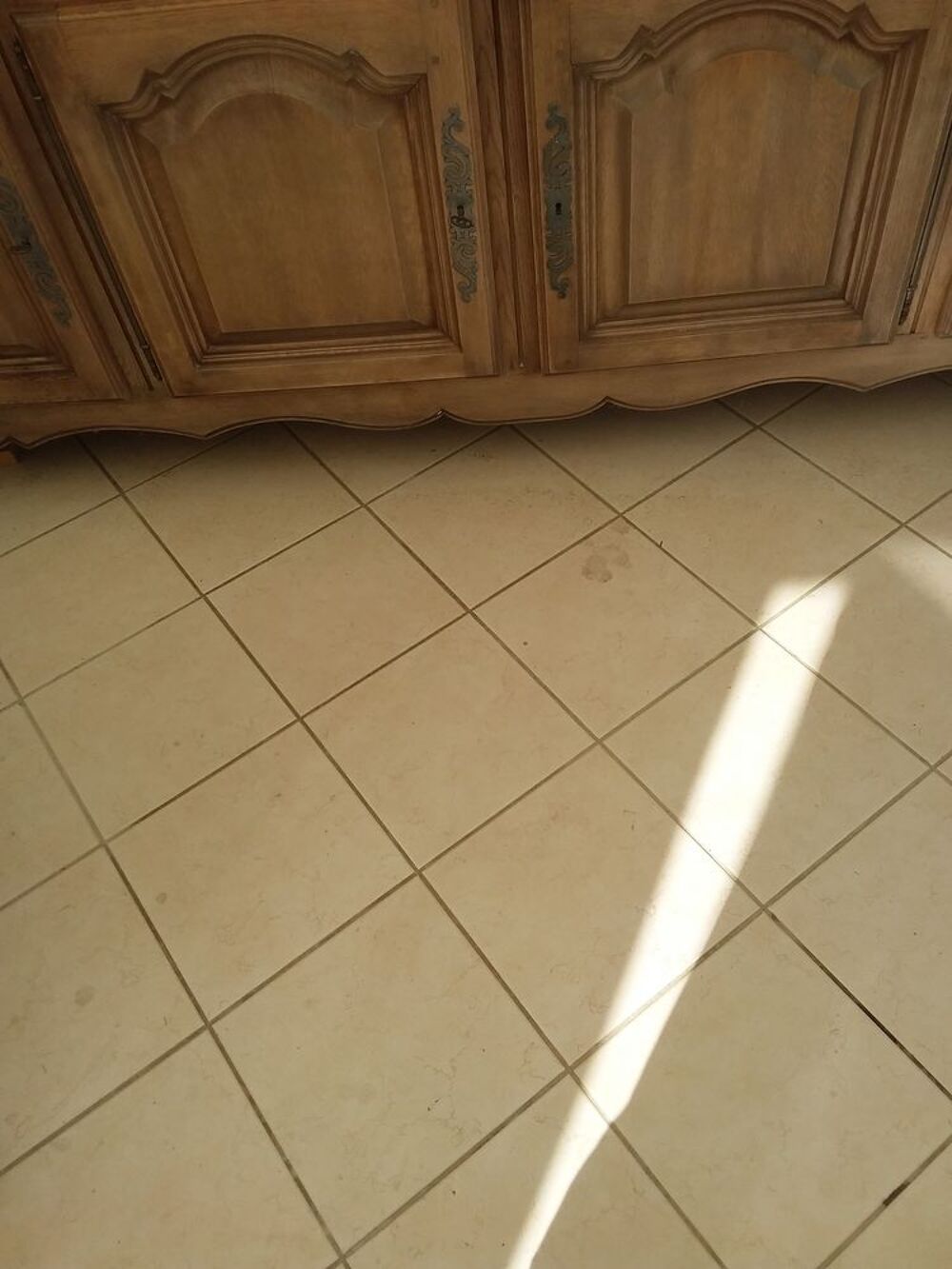 Donne meuble bas 4 portes non d&eacute;montable Meubles