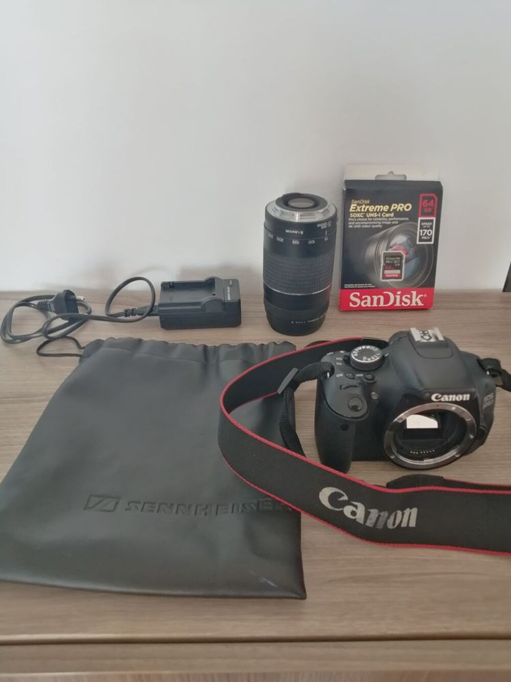 Appareil photo canon EOS 600 d
Zoom 75.300 mm 
Photos/Video/TV