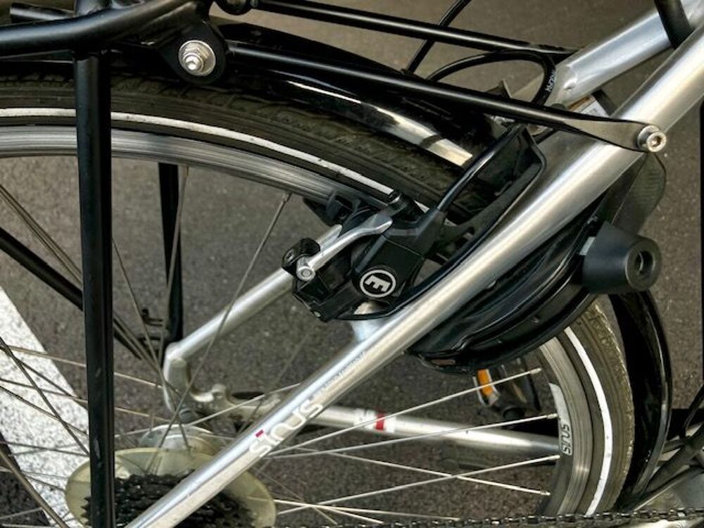 VTT &eacute;lectrique femme marque Sinus Vélos