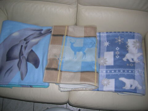 3 couvertures plaids Damart Reims (51)