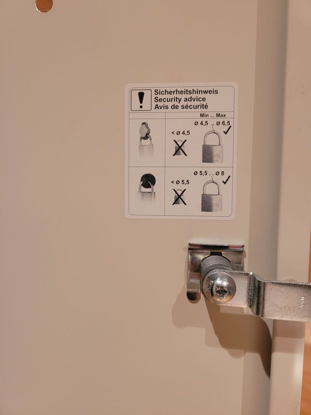 Vestiaire &agrave; 4 casiers Meubles