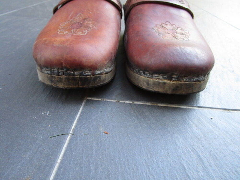 VIEILLE PAIRE DE SABOT BOIS 