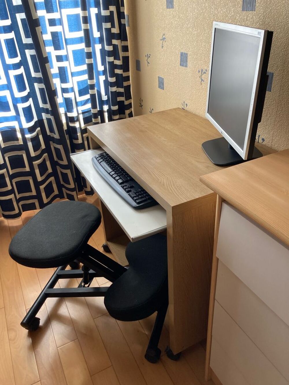 Meuble ordinateur avec si&egrave;ge ergonomique Meubles
