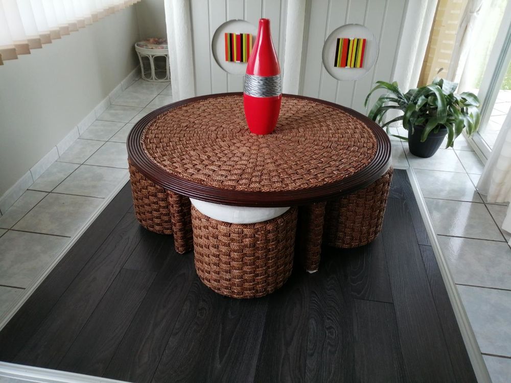 Table ronde de salon en rotin avec 4 tabourets Meubles