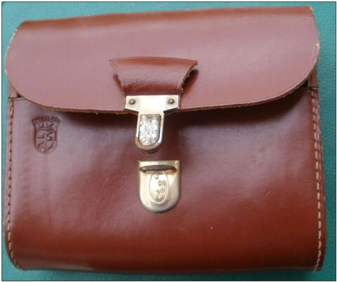 PETITE SACOCHE EN CUIR estampill�e Sp�cialit�s PPZ 12 Montauban (82)