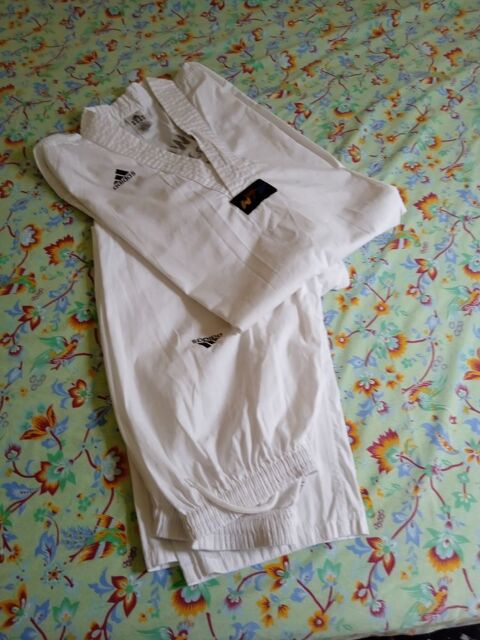un kimono de taekwondo, état neuf. 10 Fort-de-France (97)
