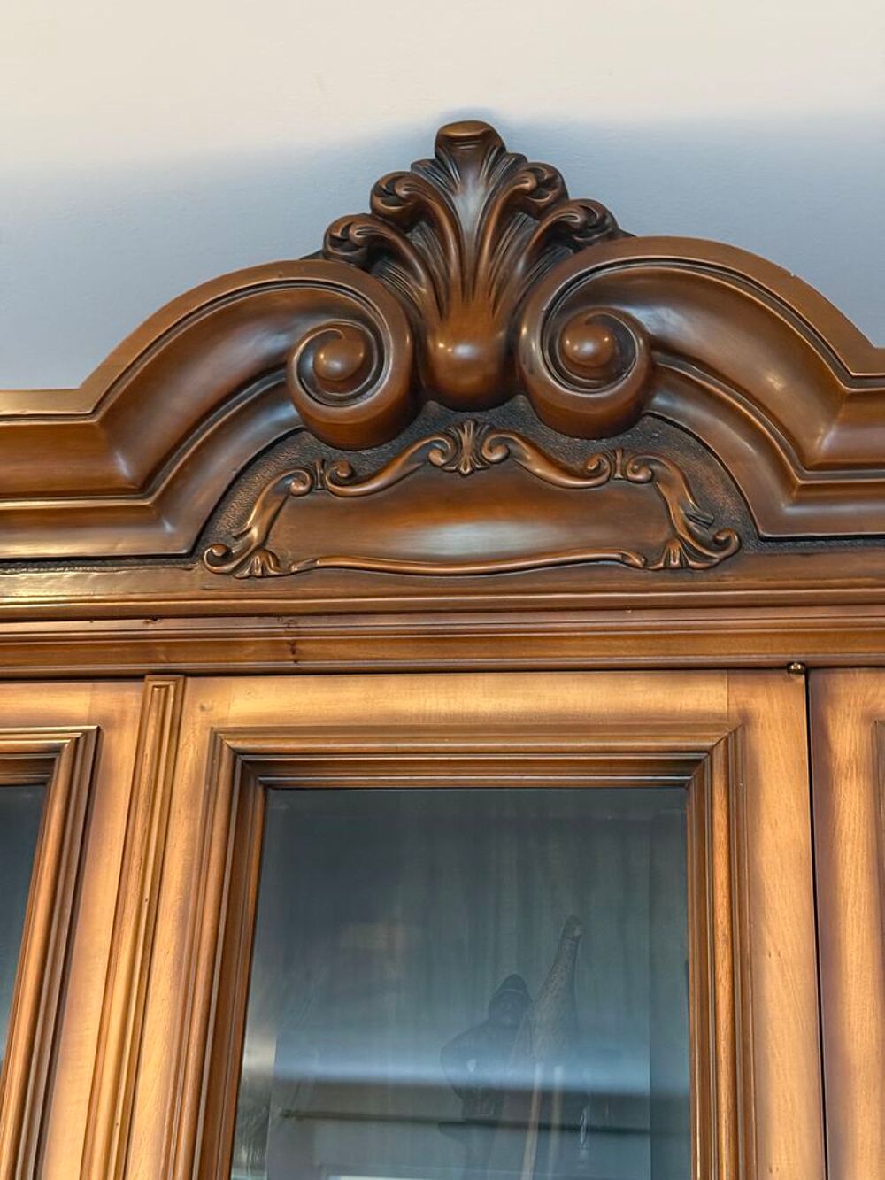 Tr&eacute;s beau meuble en deux parties. Meubles