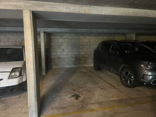  Parking / Garage  louer 20 m Montreuil