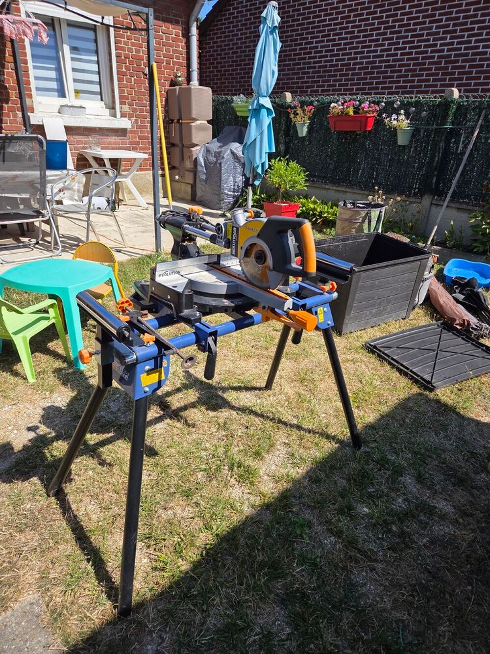Scie &agrave; onglet radiale &eacute;volution avec pied Bricolage