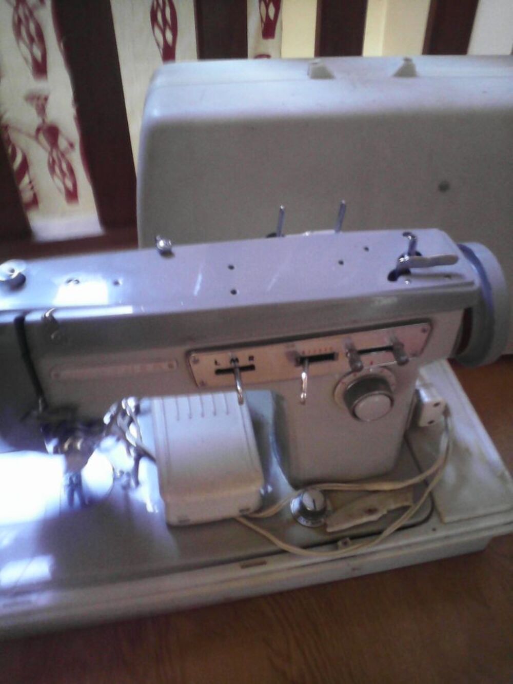 machine &agrave; coudre "brother" Electroménager