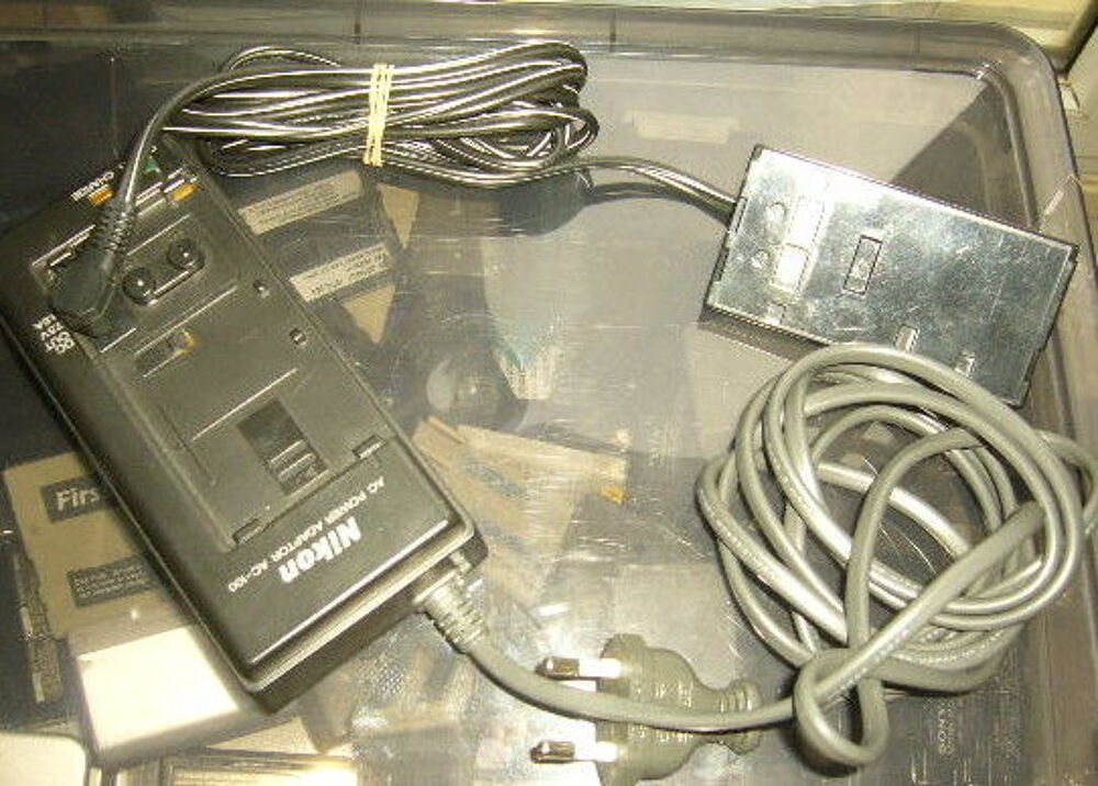 Adaptateur Chargeur Nikon pour camescope 8mm Photos/Video/TV