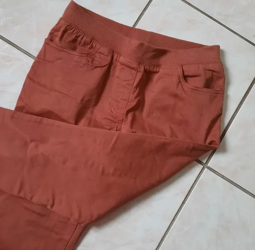 Pantacourt marron terracota T 40 - pas port&eacute; Vêtements