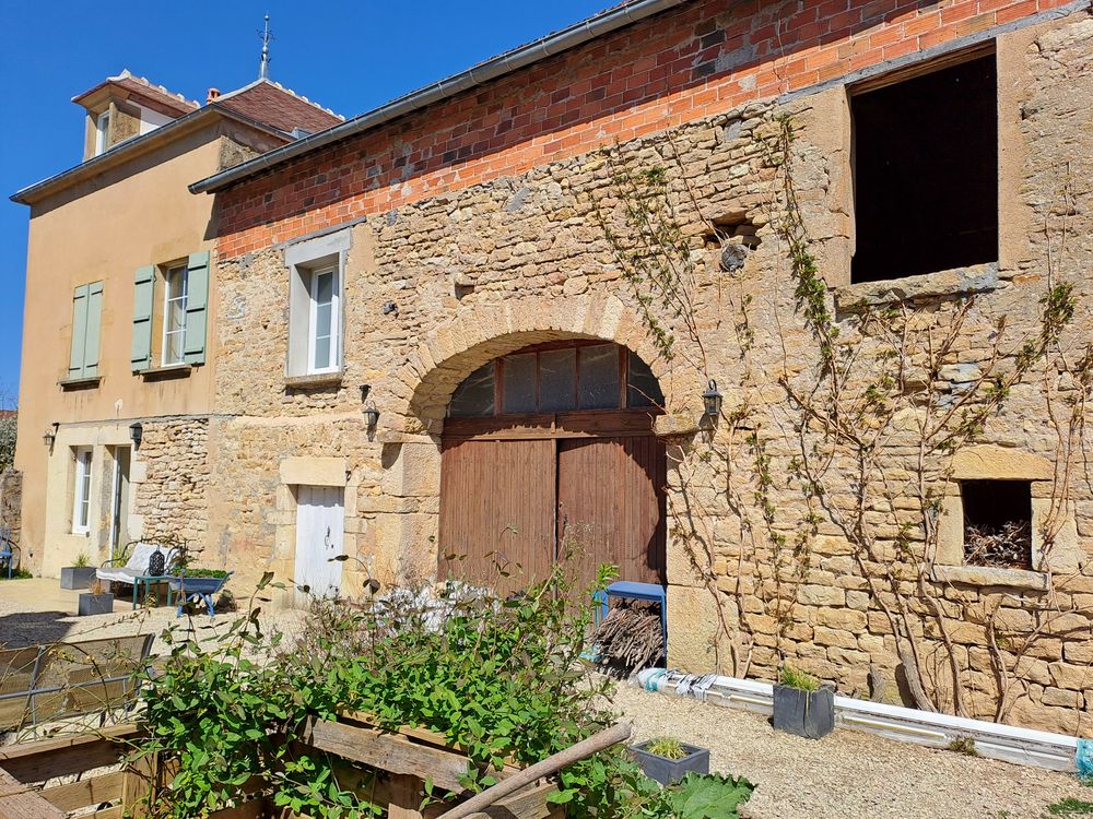 Vente Maison Maison de charme 167m2 Vault-de-Lugny, dans l'Yonne. Vault-de-lugny