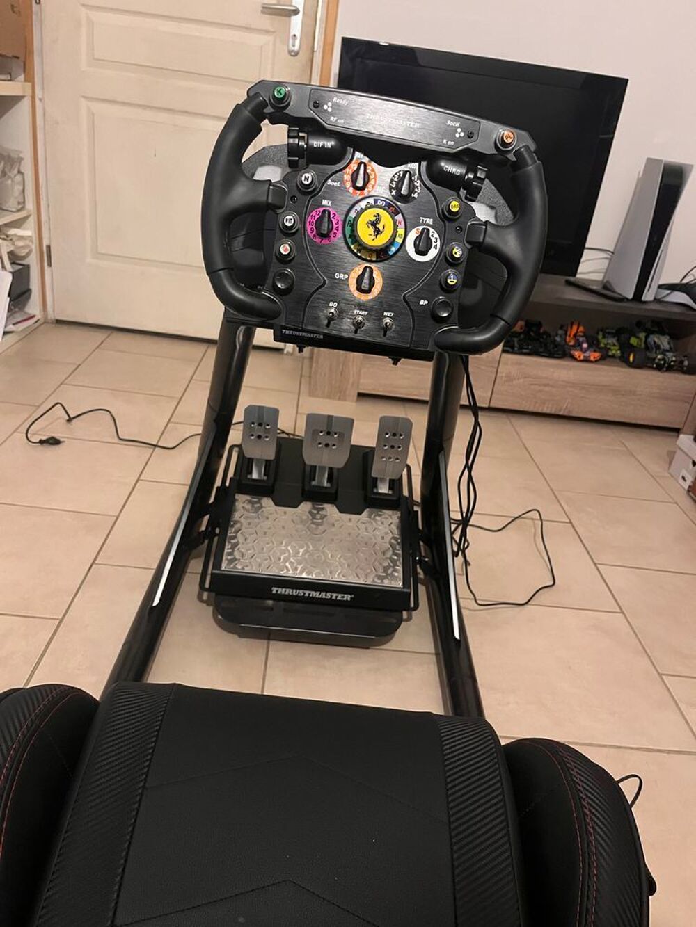 Simulateur Simracing complet, ch&agrave;&cent;ssis GTPlayer, Volant Trustmaster F1 Add-on, P&eacute;dalier Thrusmaster T-LCM Load-Cell et base Trustmaster T300 Servo Base Consoles et jeux vidéos