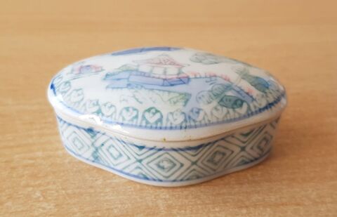 petite bo�te � bijoux bonbonni�re en porcelaine �maill�e 5 Carnon Plage (34)