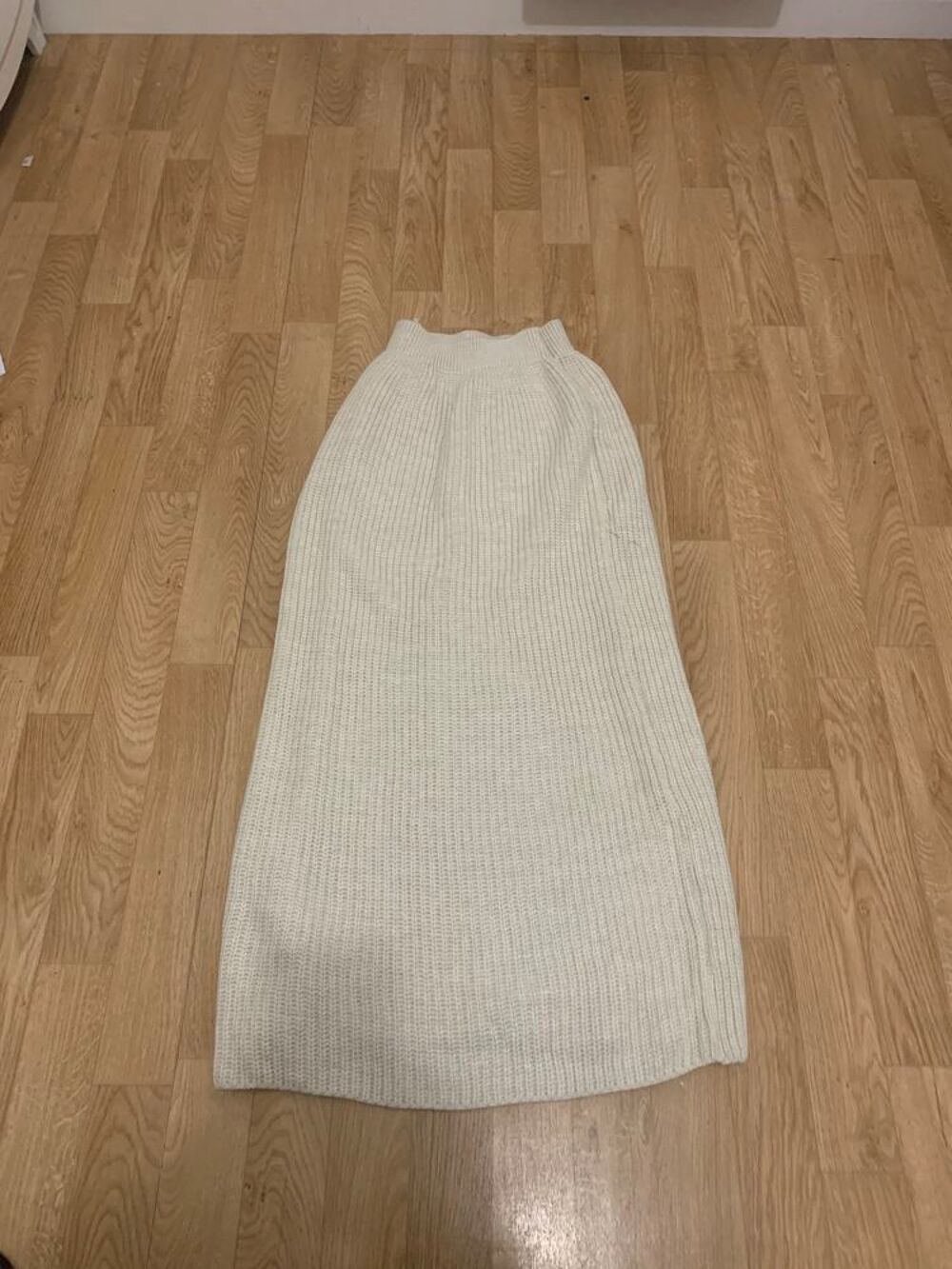 pulle et jupe en laine pour femme V�tements