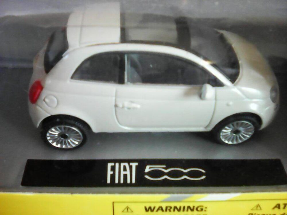 Voiture Fiat 500 City Cruiser 1/43 Mod&egrave;le r&eacute;duit avec boite. 