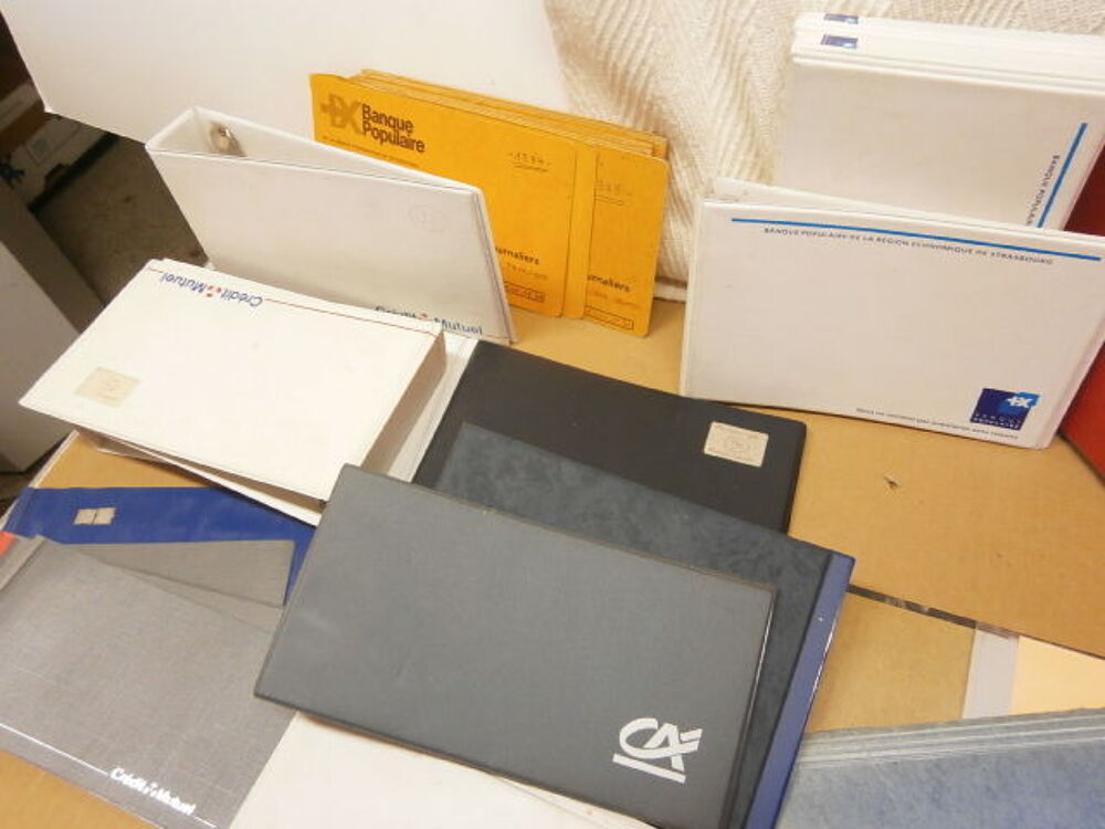 Fournitures scolaires, de bureaux, classeurs divers formats Bricolage
