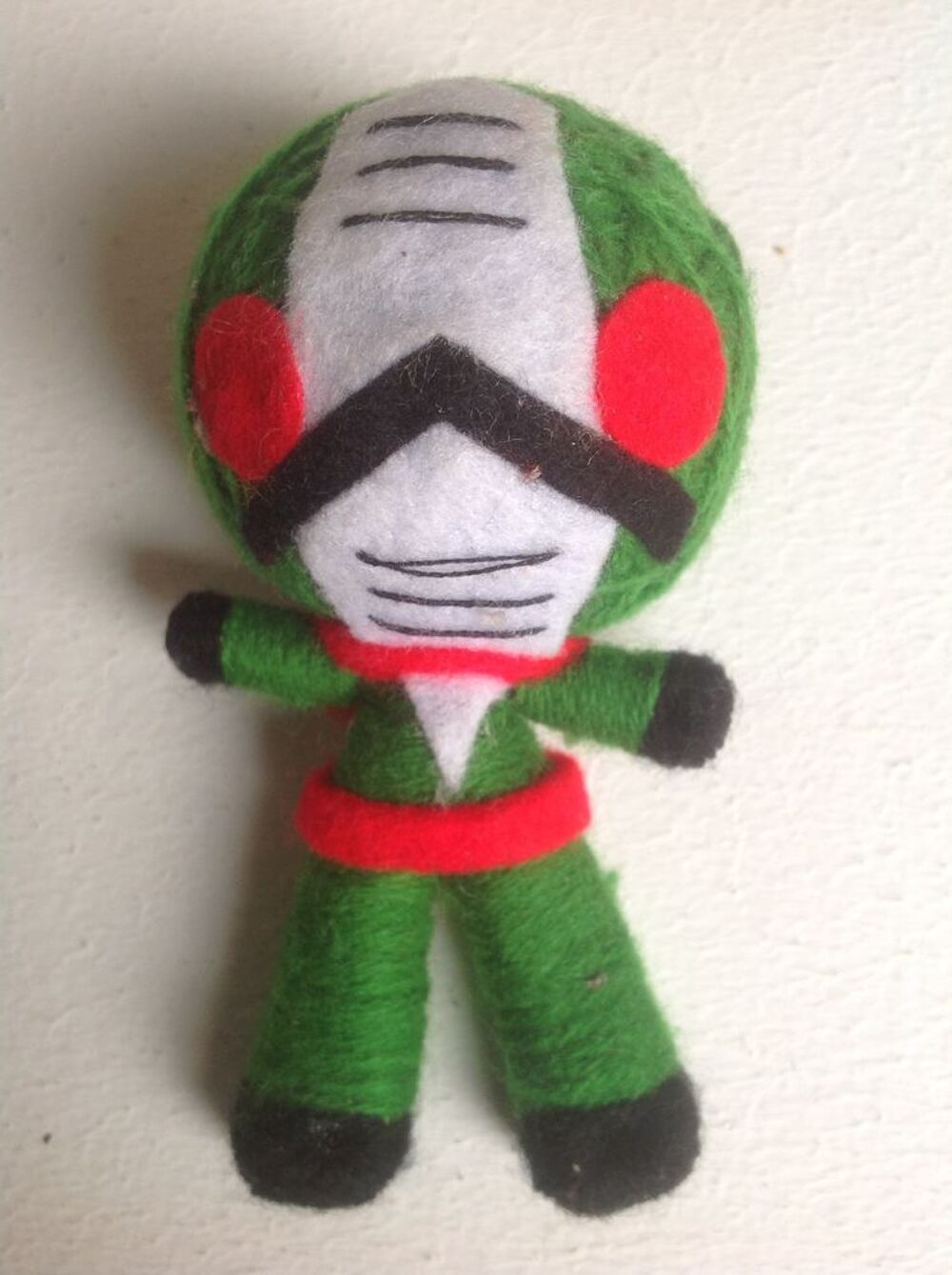 NINJA DOO DOLLS VERT YEUX ROUGES Envoi possible
Jeux / jouets