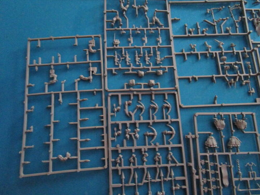 FIGURINE JEU DE ROLE"GAMES WORKSHOP" LOT JR22G 