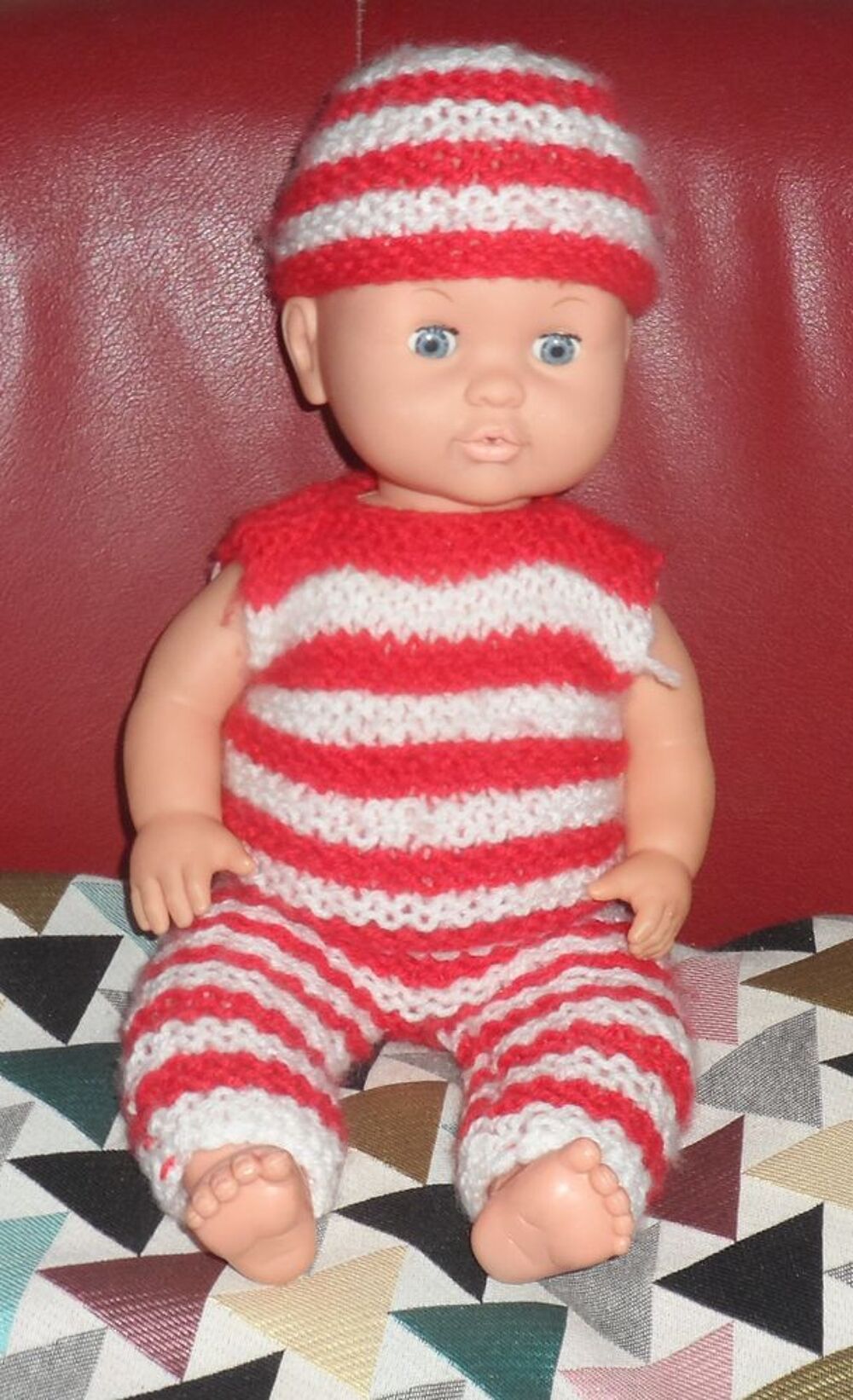 Poup&eacute;e vintage de 40 cm de haut qui ferme les yeux allong&eacute;e Jeux / jouets