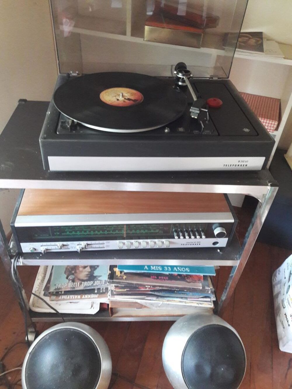 CHAINE HIFI TELEFUNKUN avec poste radio concertino.
Audio et hifi