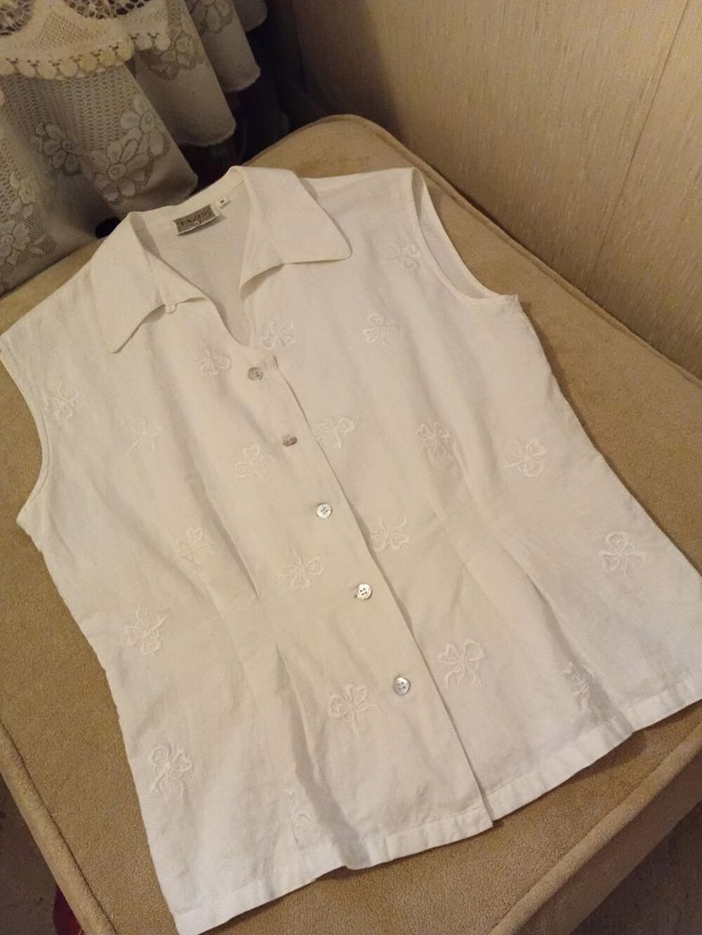 Chemisier brod&eacute; sans manches Vêtements