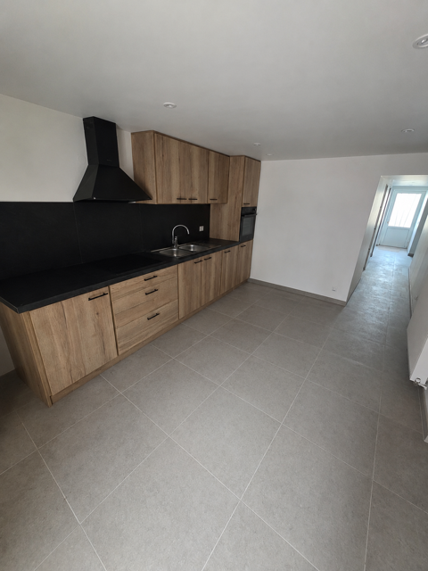   maison mitoyenne totalement rénovée du sol au plafond Maison - 6 pièce(s) - 180 m²
