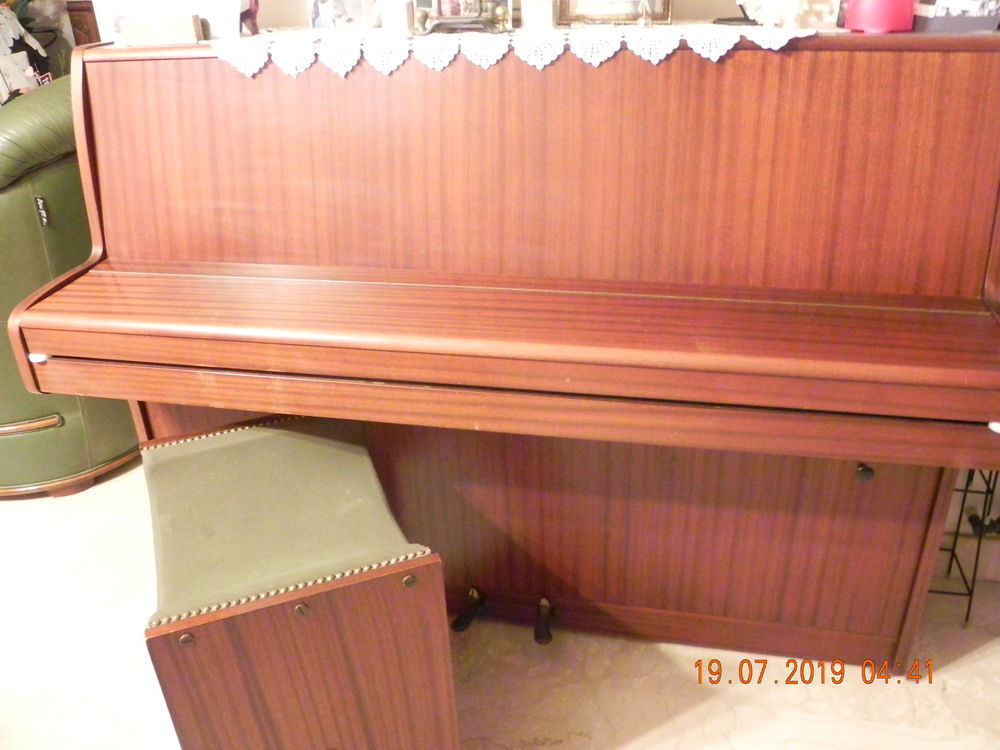 PIANO DROIT A VOIR CHEZ +33688663240 Instruments de musique