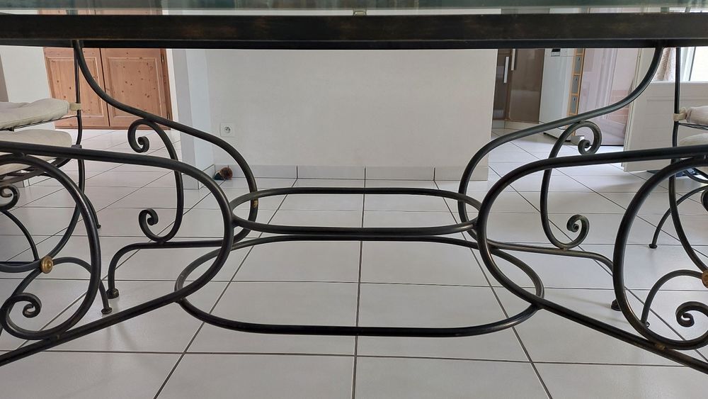 Table en verre et pied en fer forg&eacute; Meubles