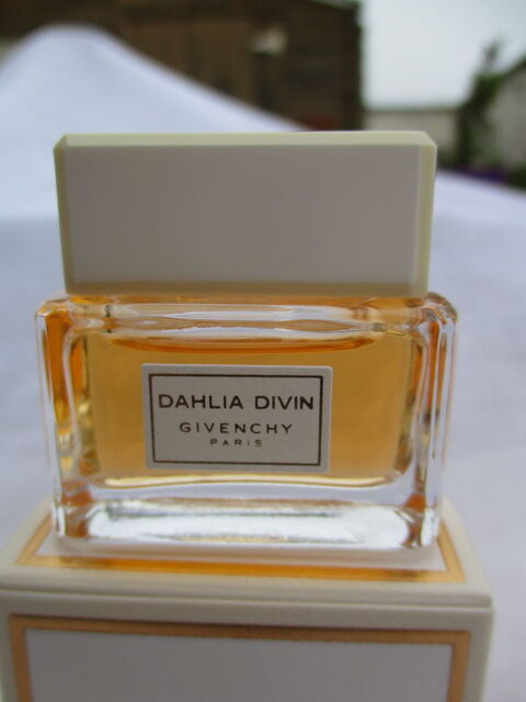Miniature d'Eau de Parfum  Dahlia Divin  - Neuve 18 La Fert-Alais (91)