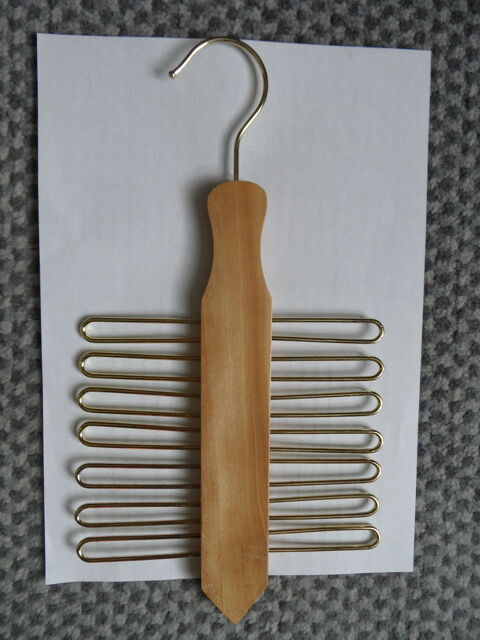 Porte-cravates bois et mtal sous forme de porte-manteau 3 Buc (78)
