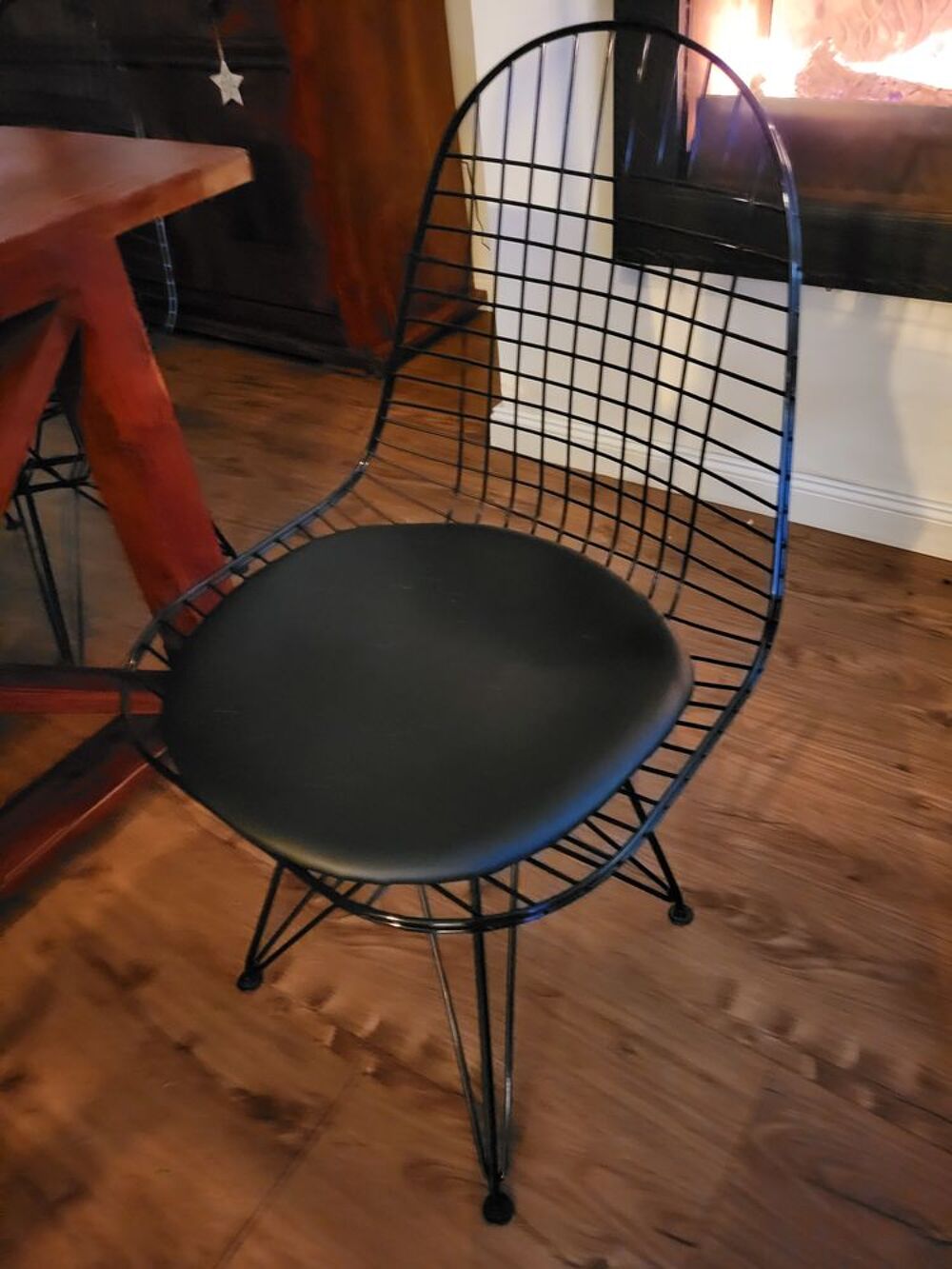Chaises en m&eacute;tal noir Meubles