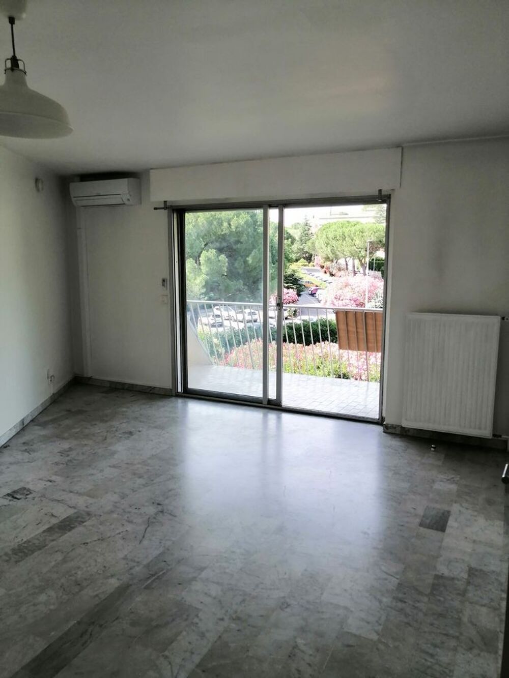 Vente Appartement studio 27 m² + balcon 14 m² + cave 9 m² + parking Montpellier
