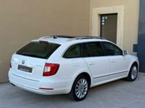 Superb Combi 2.0 TDI 140 CR FAP 4x4 Elegance 2 DSG 2011 occasion 69250 Fleurieu-sur-Sa&ocirc;ne