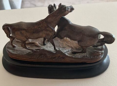 Chevaux en Bronze signe Pierre Jules Mne
Avant 1900
250 Beaulieu-sur-Mer (06)