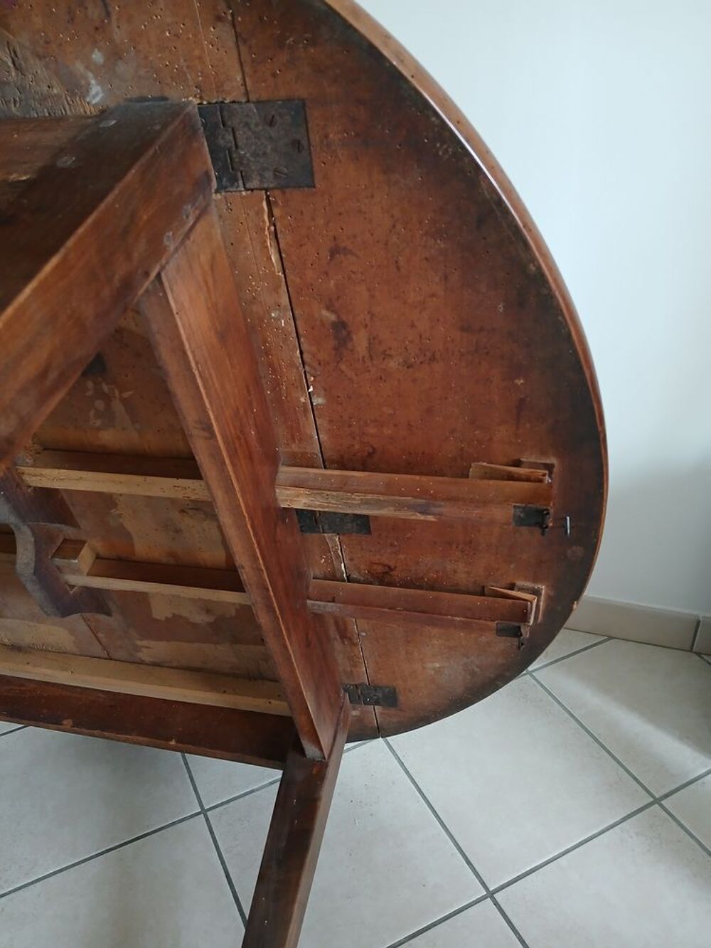 TABLE RONDE ANCIENNE VINTAGE Meubles