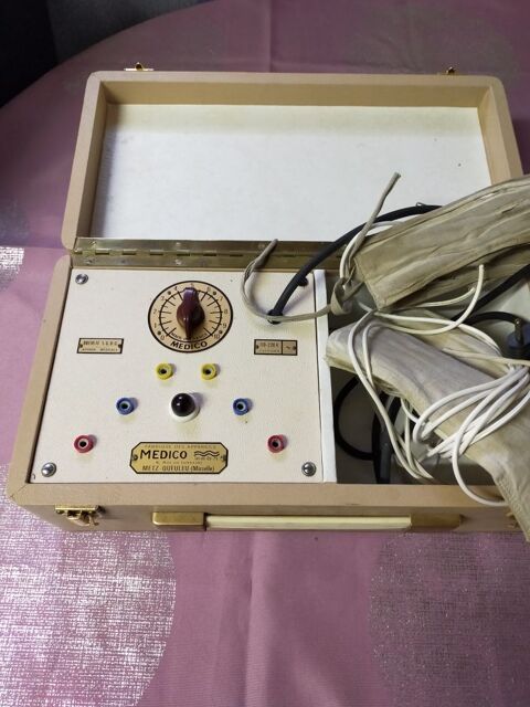 Ancien appareil d'électrothérapie. 55 Bollwiller (68)