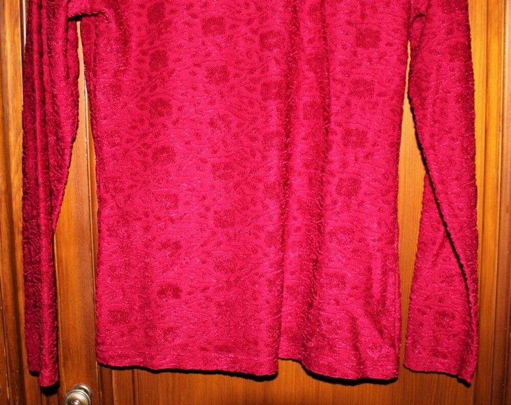 #Haut 3 Suisses rouge 36-38 mais correspond T32 (voir mesure Vêtements