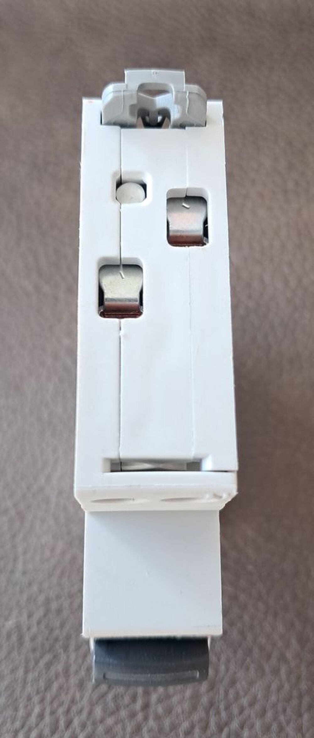 ce disjoncteur Legrand C16 (16 A) Bricolage