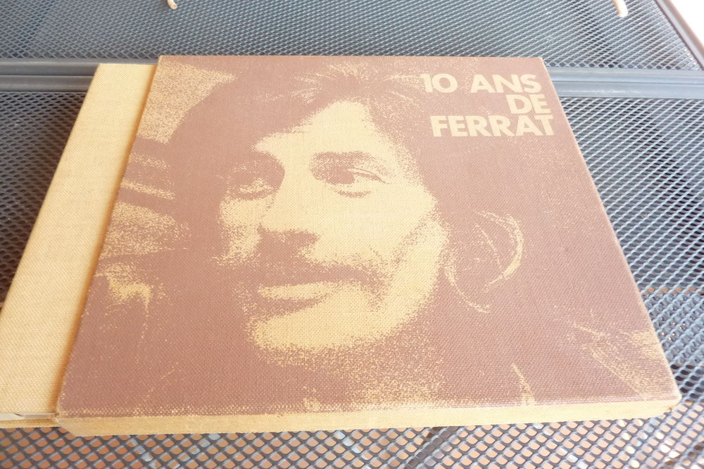 ALBUM COLLECTOR DE JEAN FERRAT 10 ANS 1962/1972 -
CD et vinyles