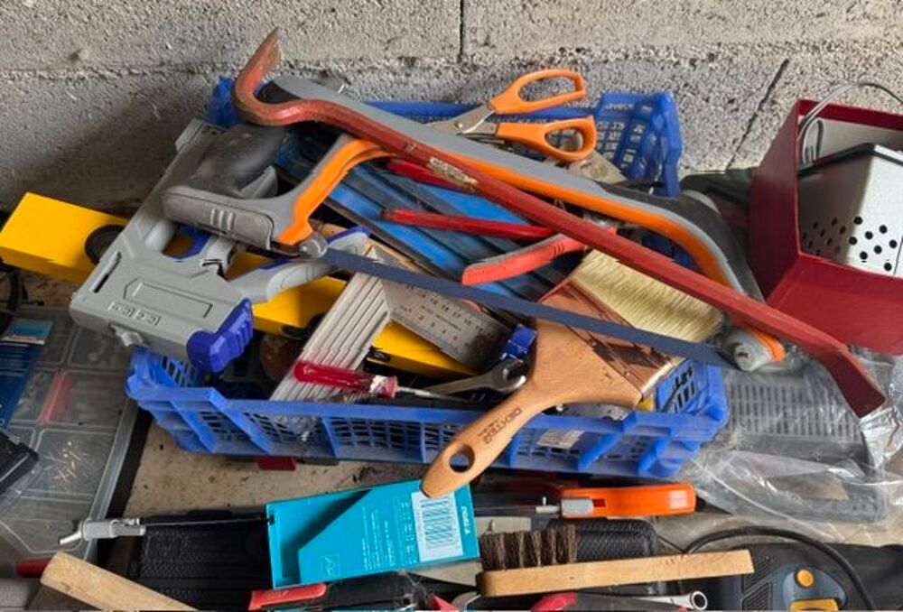 donne outillage et outil jardin bon etat (vide maison) Bricolage