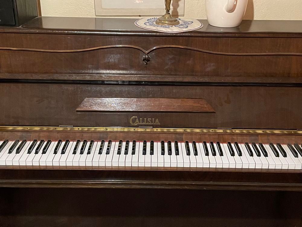 Piano CALISIA Noyer laqu&eacute;- excellent &eacute;tat-! Instruments de musique