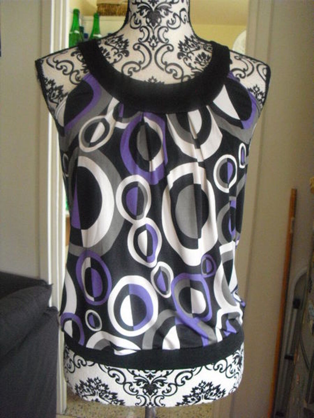 TOP VISCOSE a motifs NEUF TAILLE M Vêtements