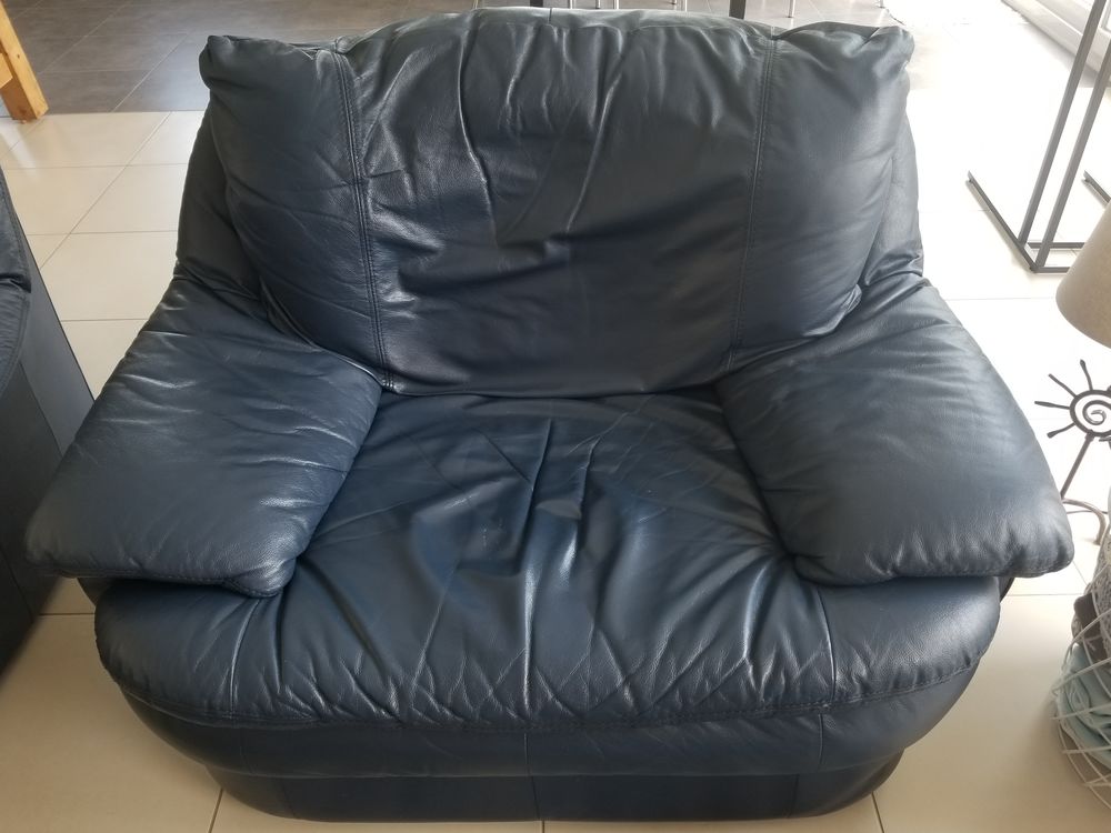 Salon en cuir bleu (canap&eacute; 2 places et 2 fauteuils) Meubles