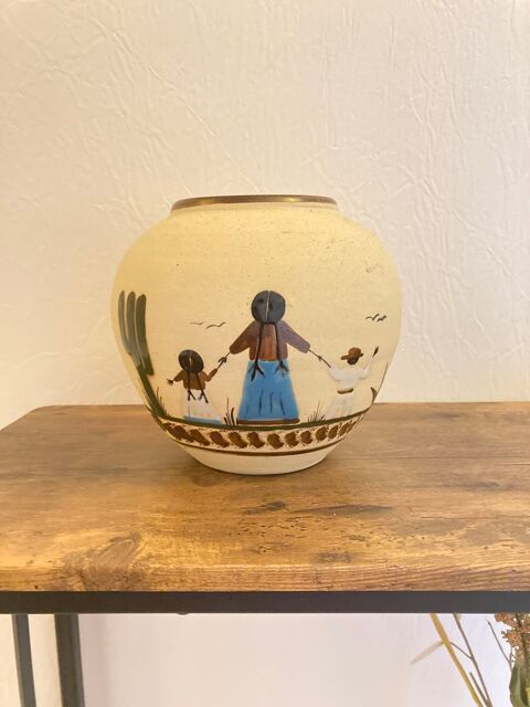Vase beige avec motif mexicain 13 Poitiers (86)