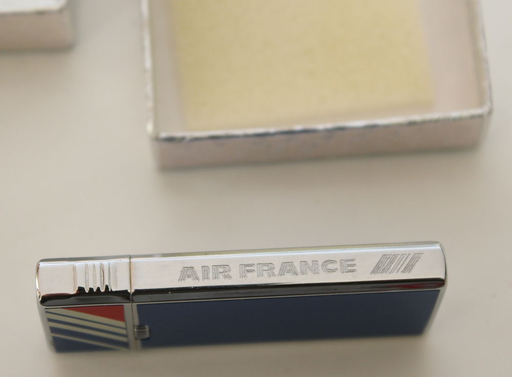 Briquet AIR FRANCE vintage 70 
mod&egrave;le rare 